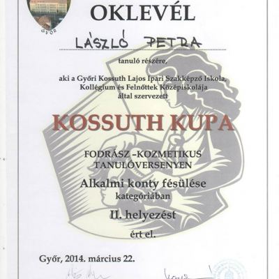 Alkalmi konty fésülése